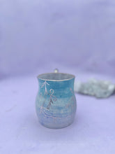Load image into Gallery viewer, Handmade Ombre Vine Mug
